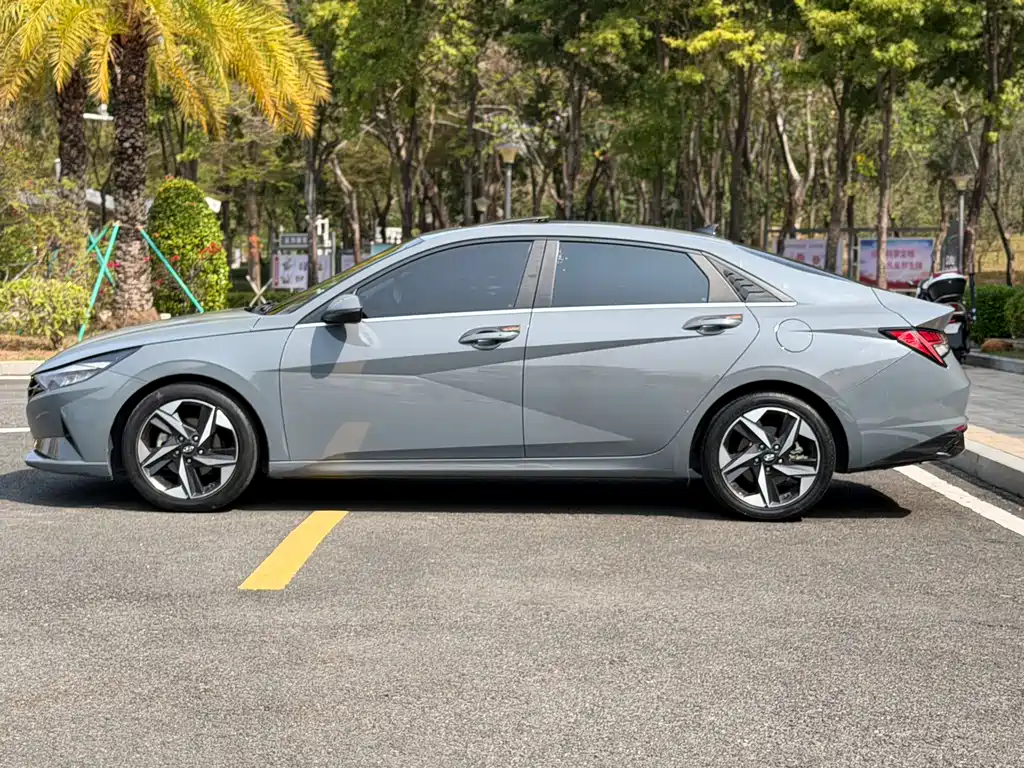 Hyundai Elantra 2021 — фото 9
