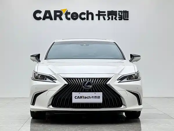 Lexus ES 2021