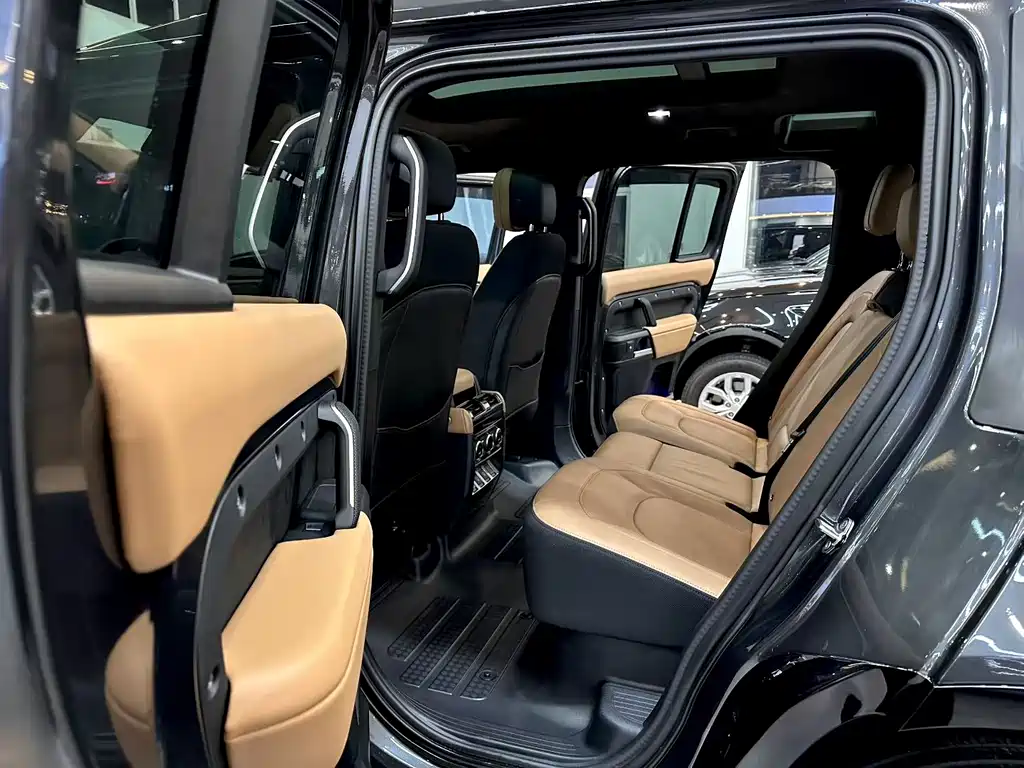 Land Rover Defender 2025 — фото 8