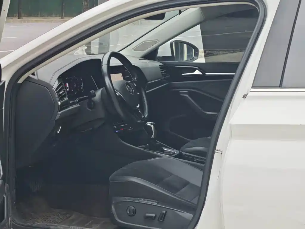 Volkswagen Sagitar 2021