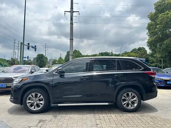 Toyota Highlander 2021
