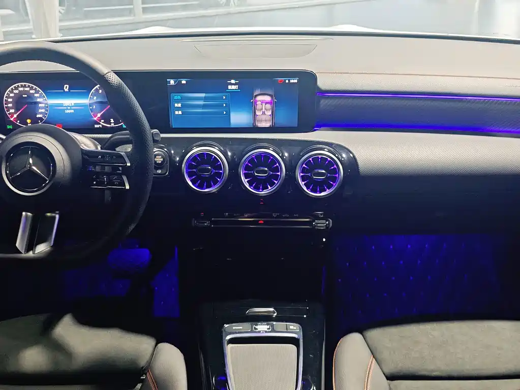 Mercedes-Benz A-Class 2024 — фото 10