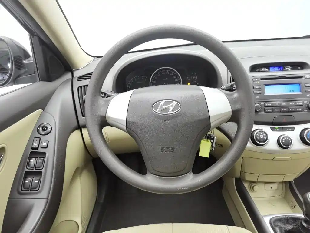 Hyundai Elantra 2010 — фото 11