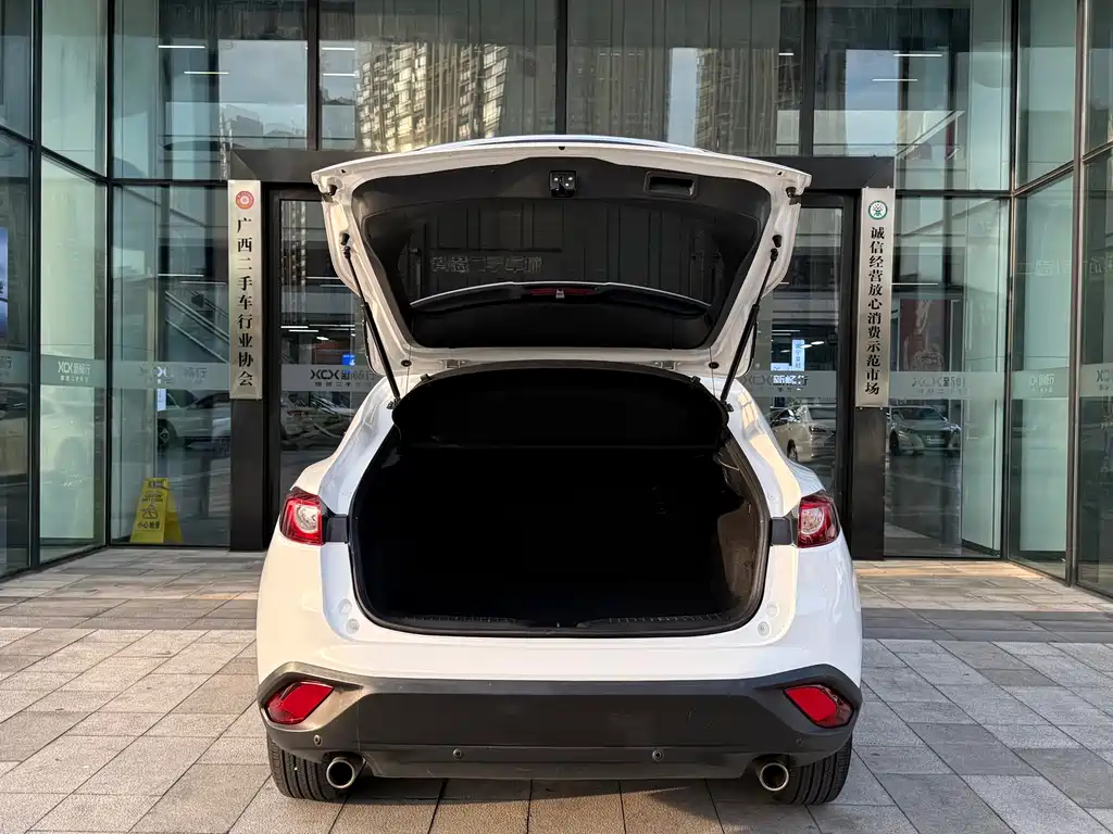 Mazda CX-4 2018 — фото 10