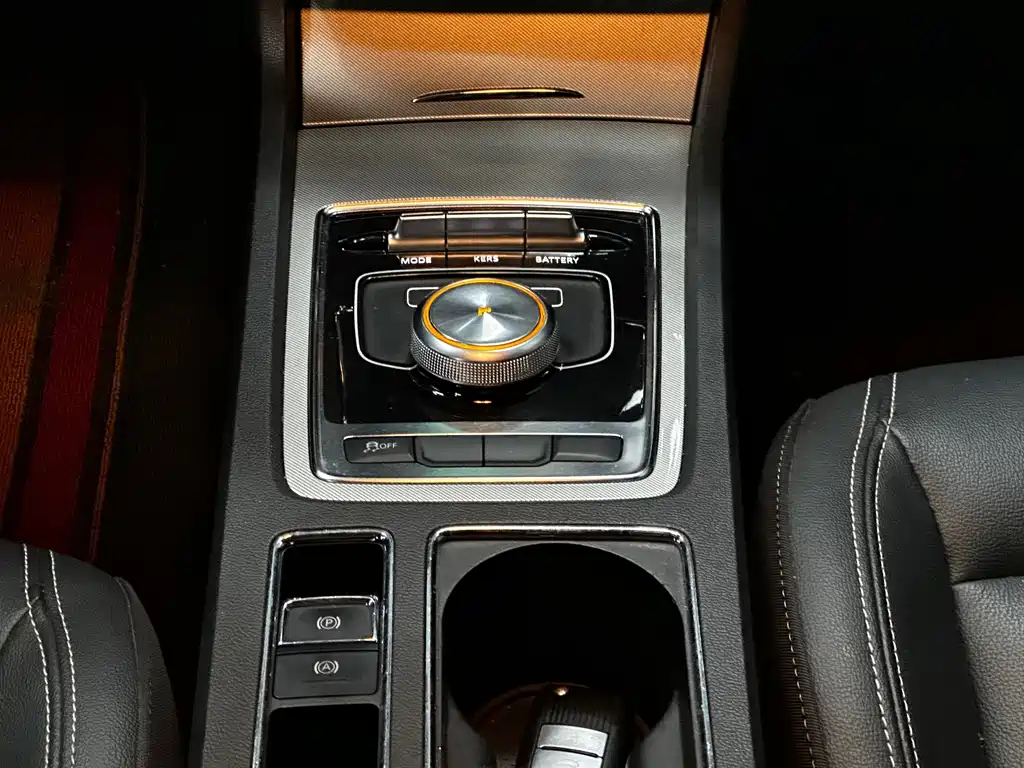 Roewe i6 New Energy 2018 — фото 7
