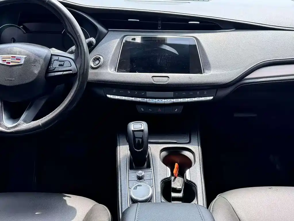 Cadillac XT4 2019 — фото 15