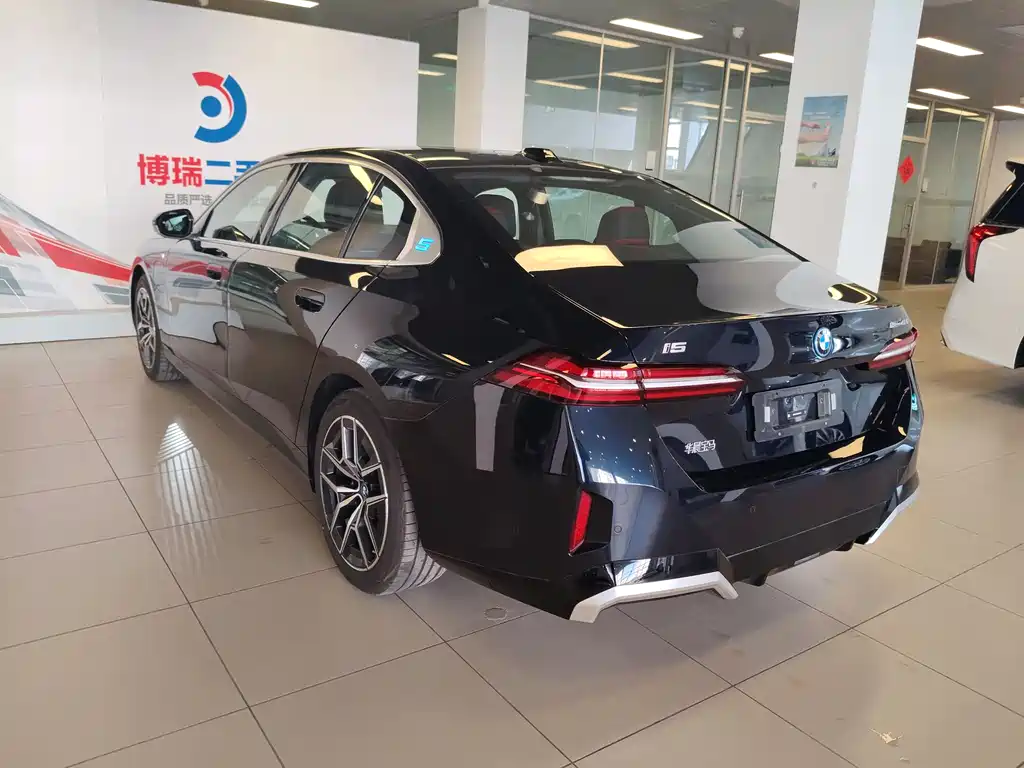 BMW i5 2025 — фото 28