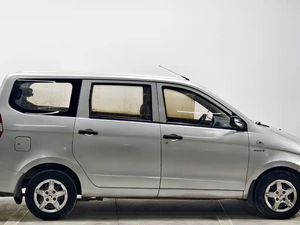 Wuling Hongguang 2015 — фото 8