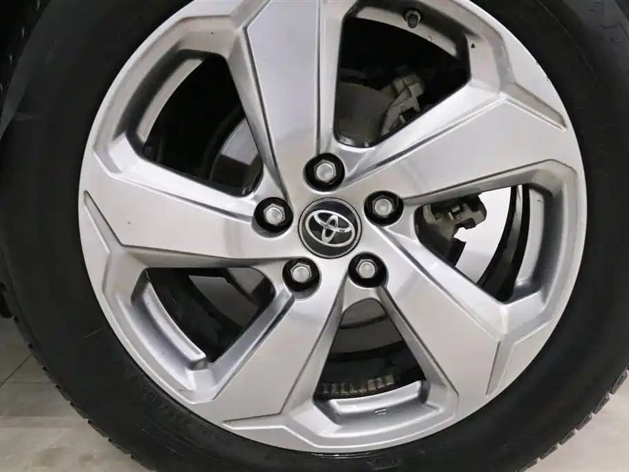Toyota RAV4 2020 — фото 18