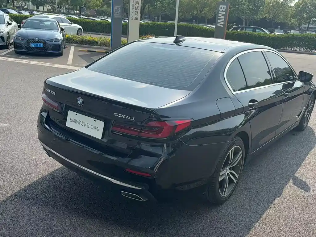 BMW 5 Series 2021 — фото 12