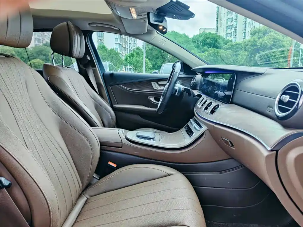 Mercedes-Benz E-Class 2020 — фото 19