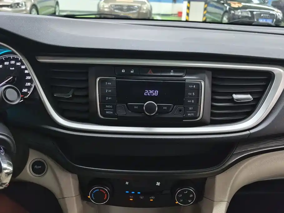 Buick Excelle 2015 — фото 13
