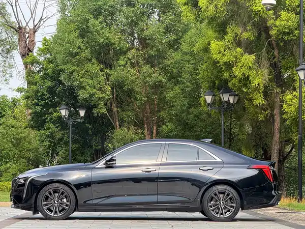Cadillac CT4 2023