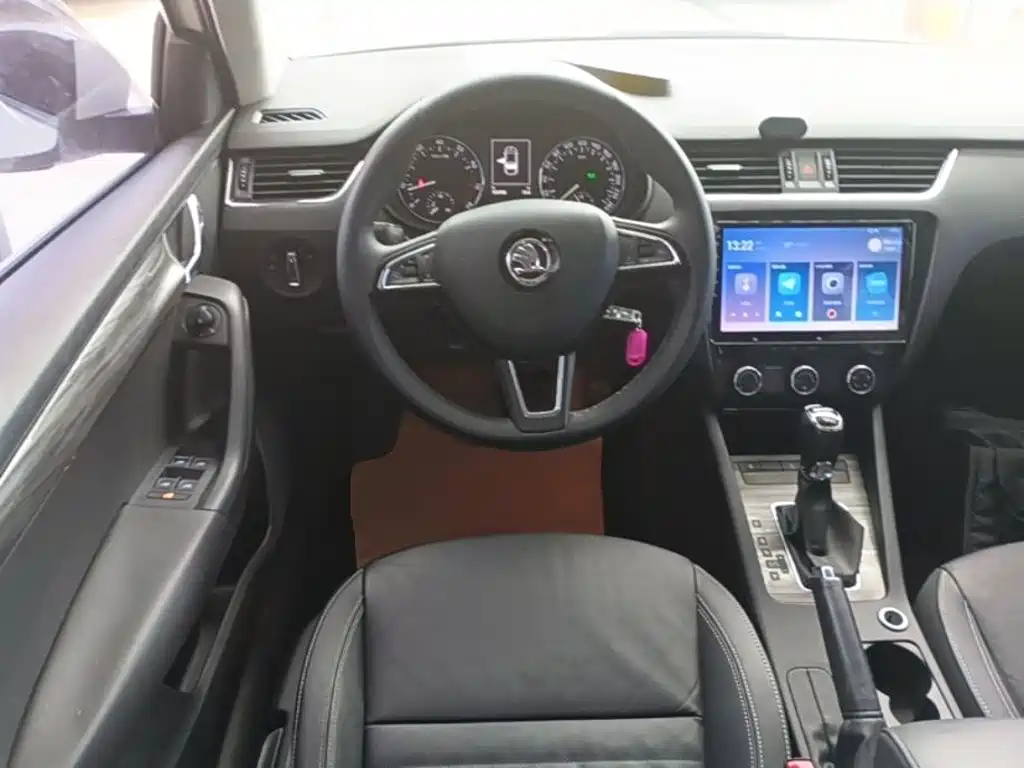Skoda Octavia 2016 — фото 11