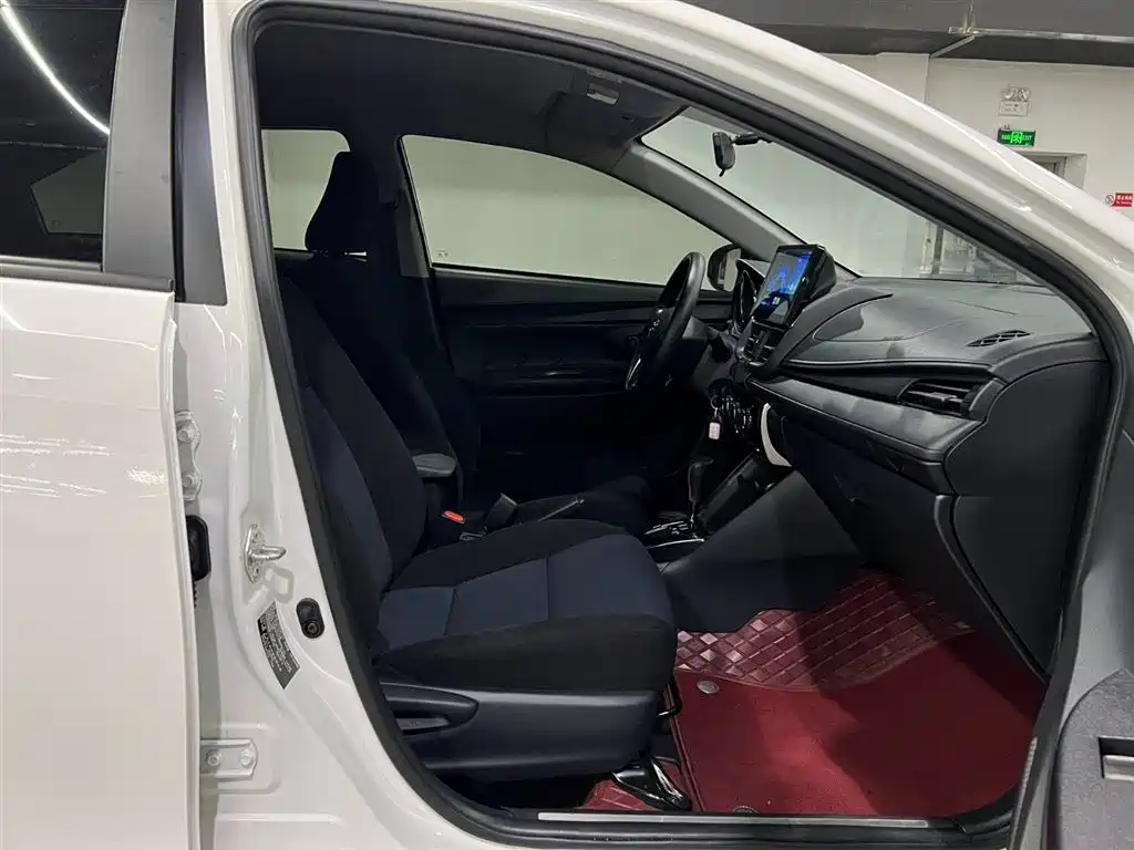 Toyota Yaris L 2022 — фото 15