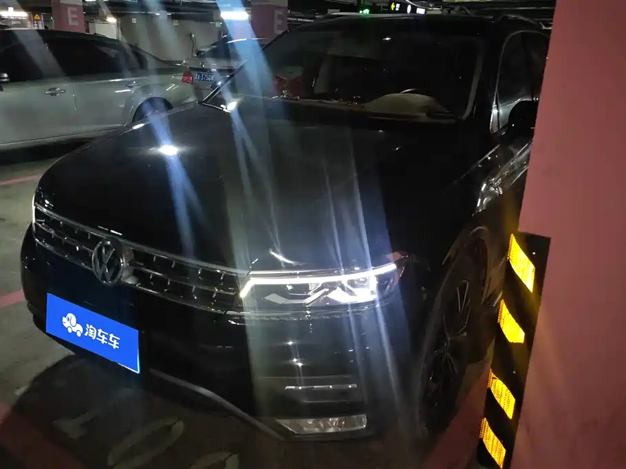 Volkswagen Tiguan L 2018 — фото 1