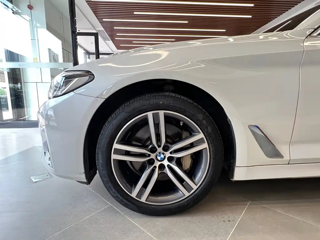 BMW 5 Series 2021