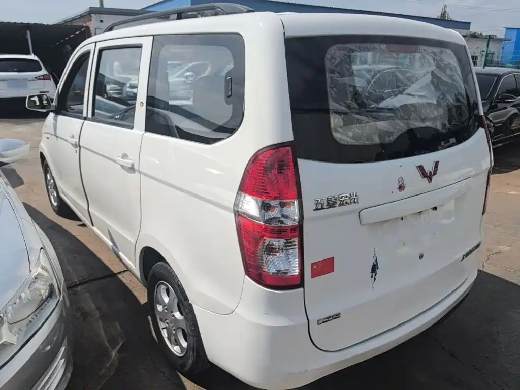 Wuling Hongguang 2015 — фото 5