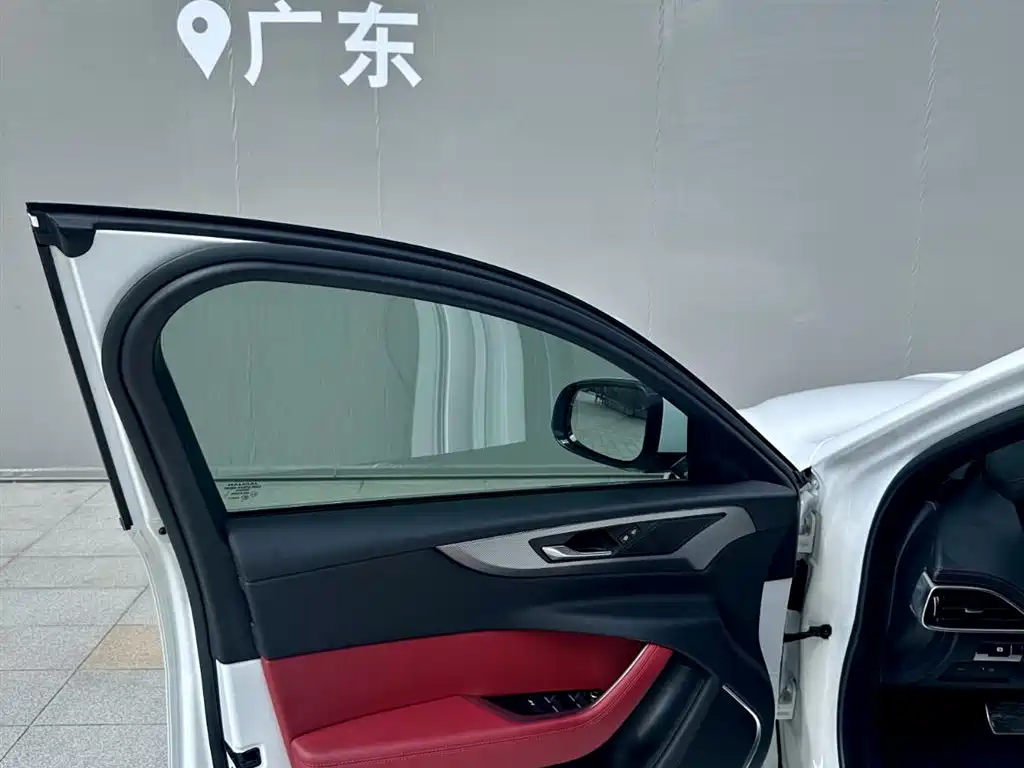 Jaguar XEL 2023 — фото 12