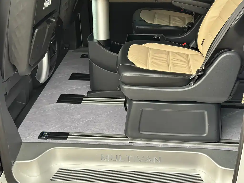 Volkswagen Multivan 2017 — фото 32