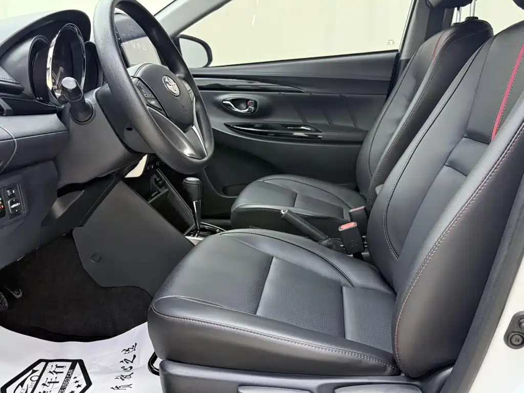 Toyota Yaris L 2022 — фото 12