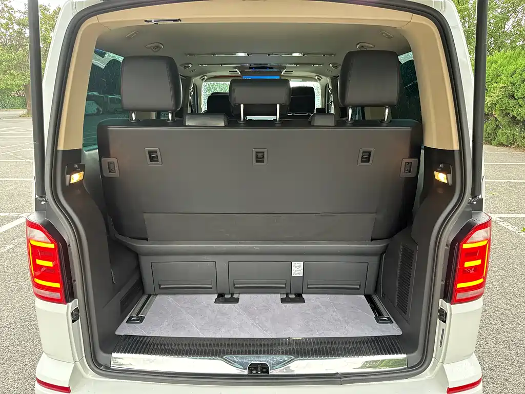 Volkswagen Multivan 2017 — фото 50