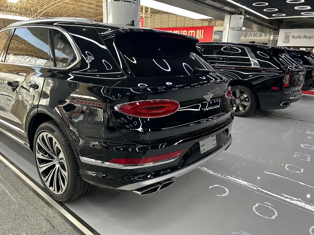 Bentley Bentayga — фото 19