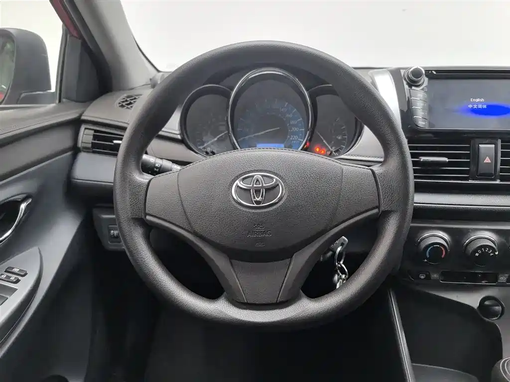 Toyota Yaris L 2015 — фото 11