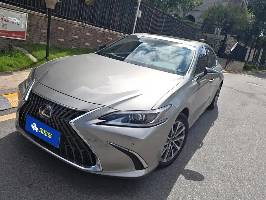 Lexus ES 2021