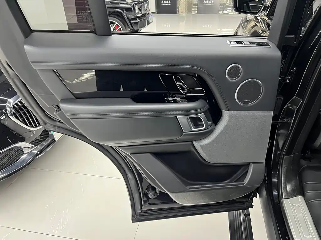 Land Rover Range Rover 2018 — фото 12