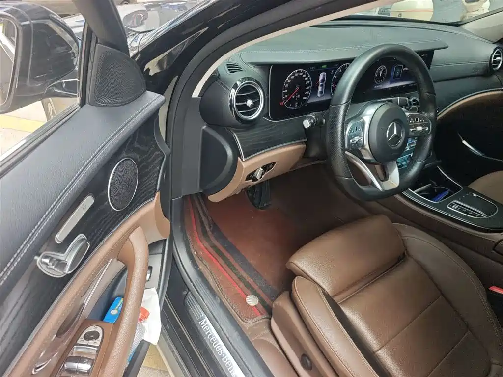 Mercedes-Benz E-Class 2019 — фото 13