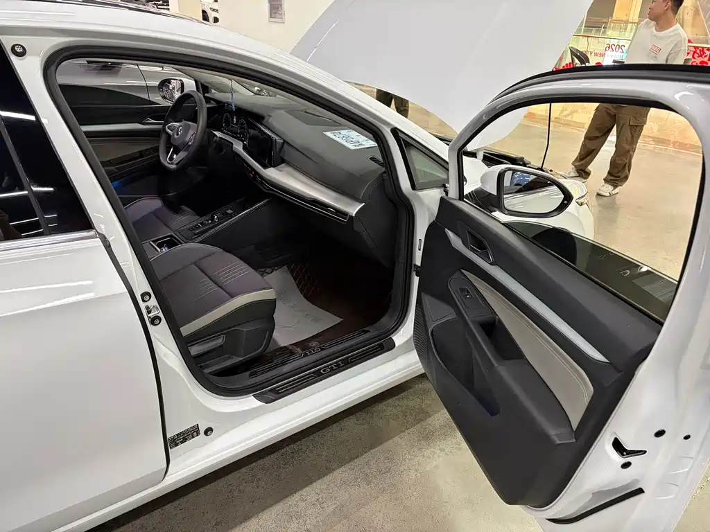Volkswagen Golf 2022