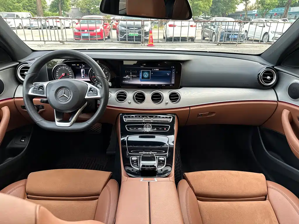 Mercedes-Benz E-Class 2018 — фото 31