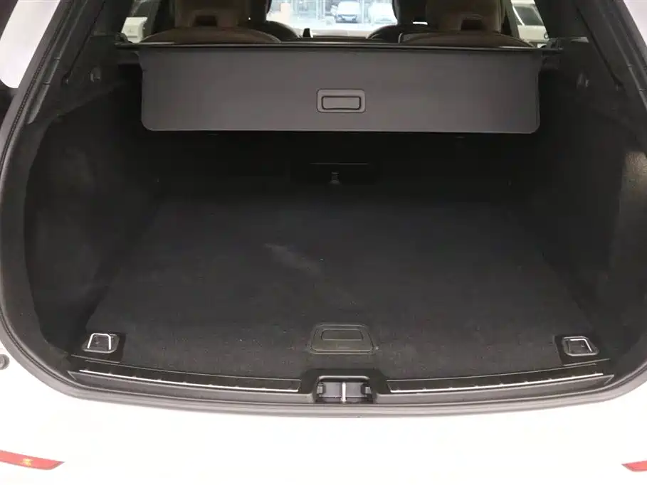 Volvo XC60 2023 — фото 15