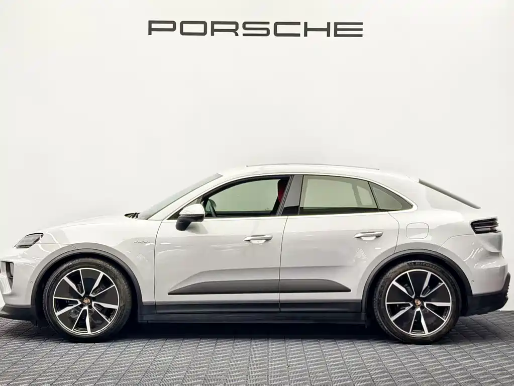 Porsche Macan EV 2024 — фото 4