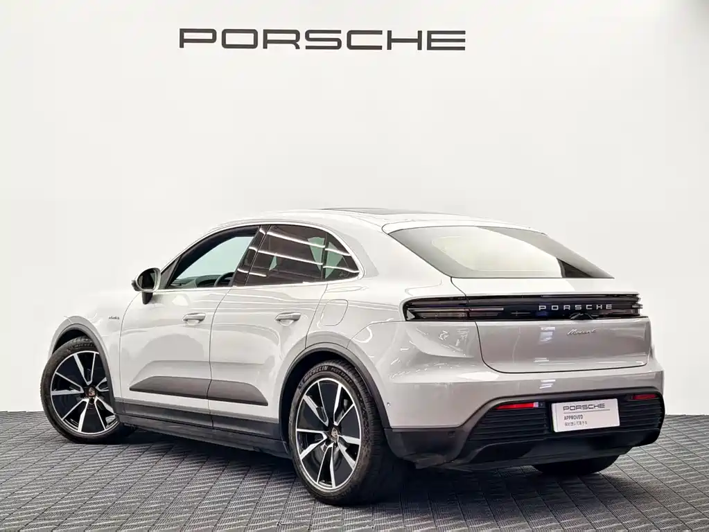 Porsche Macan EV 2024 — фото 7