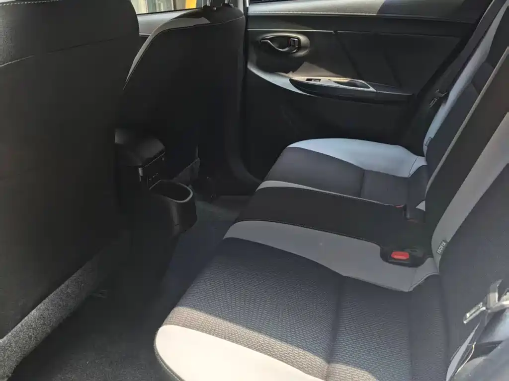 Toyota Yaris L 2021