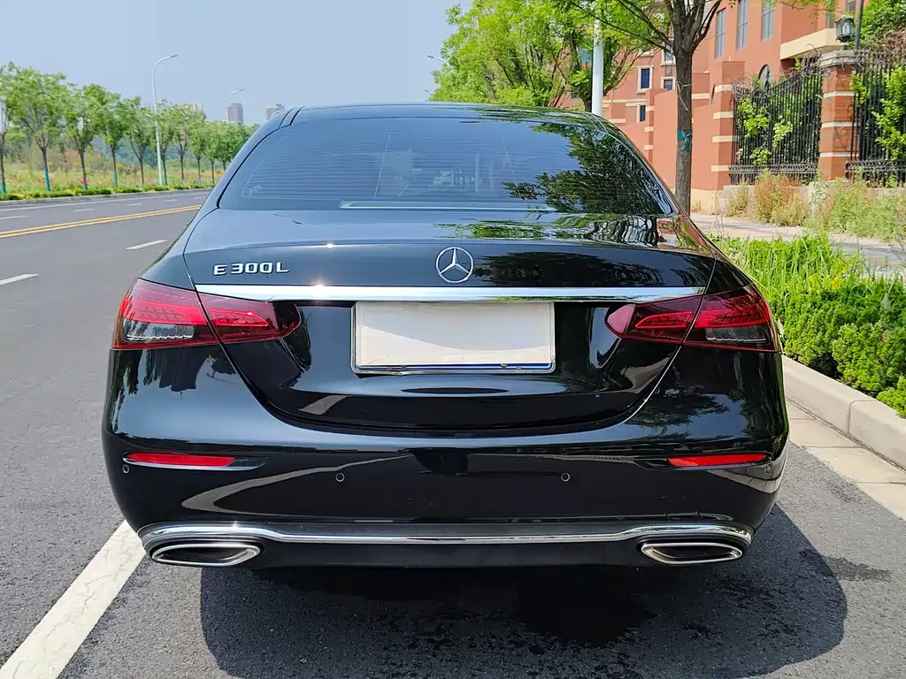 Mercedes-Benz E-Class 2022 — фото 33
