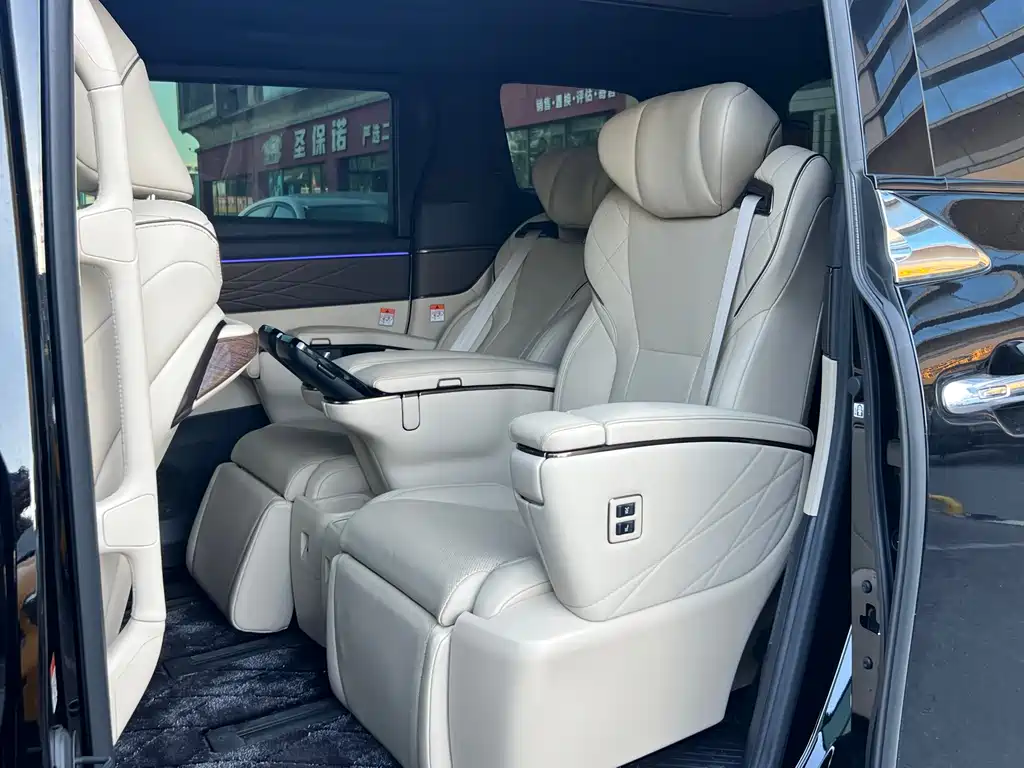 Toyota Alphard 2024 — фото 8