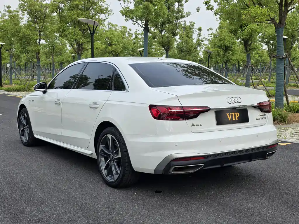 Audi A4L 2022 — фото 6