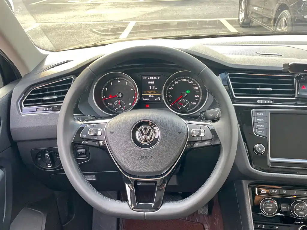 Volkswagen Tiguan L 2018 — фото 15