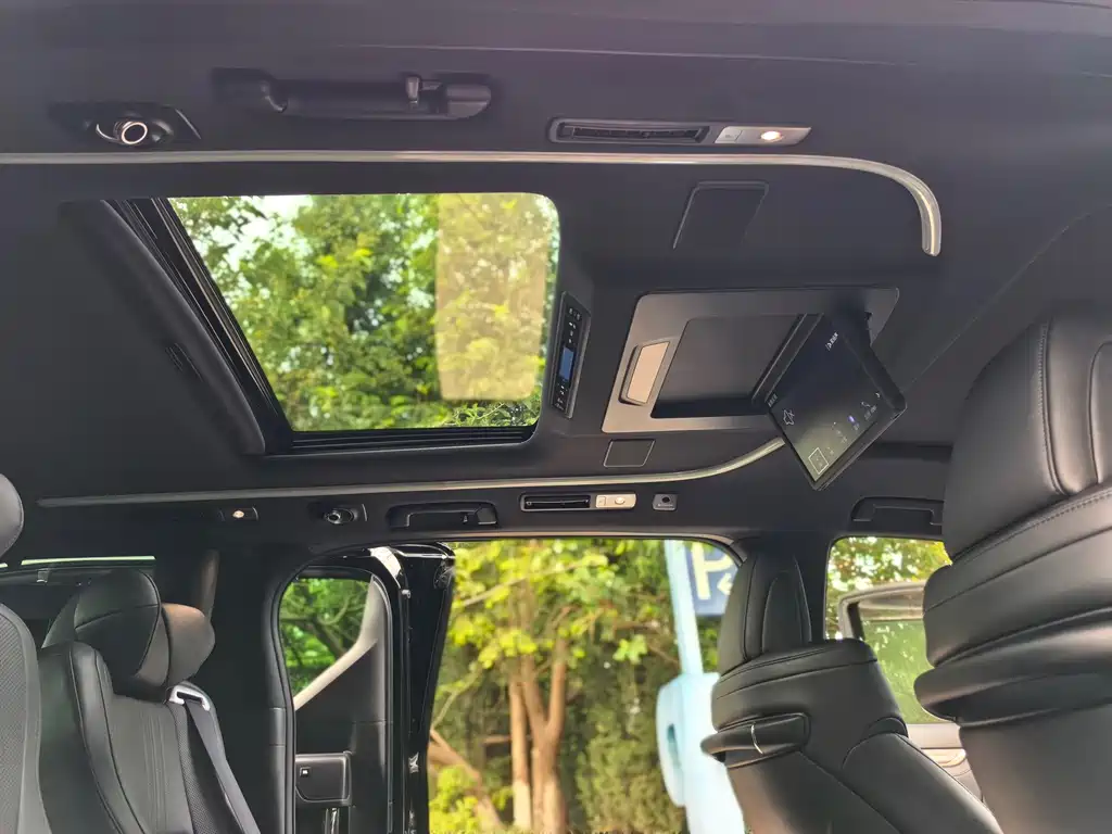 Toyota Alphard 2023 — фото 20