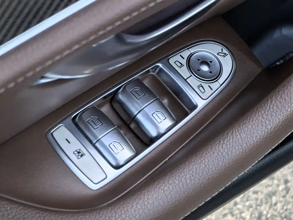 Mercedes-Benz E-Class 2017 — фото 16
