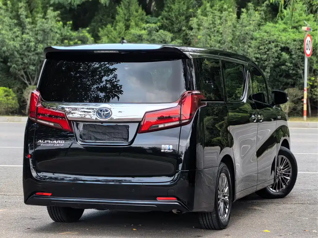 Toyota Alphard 2023 — фото 6