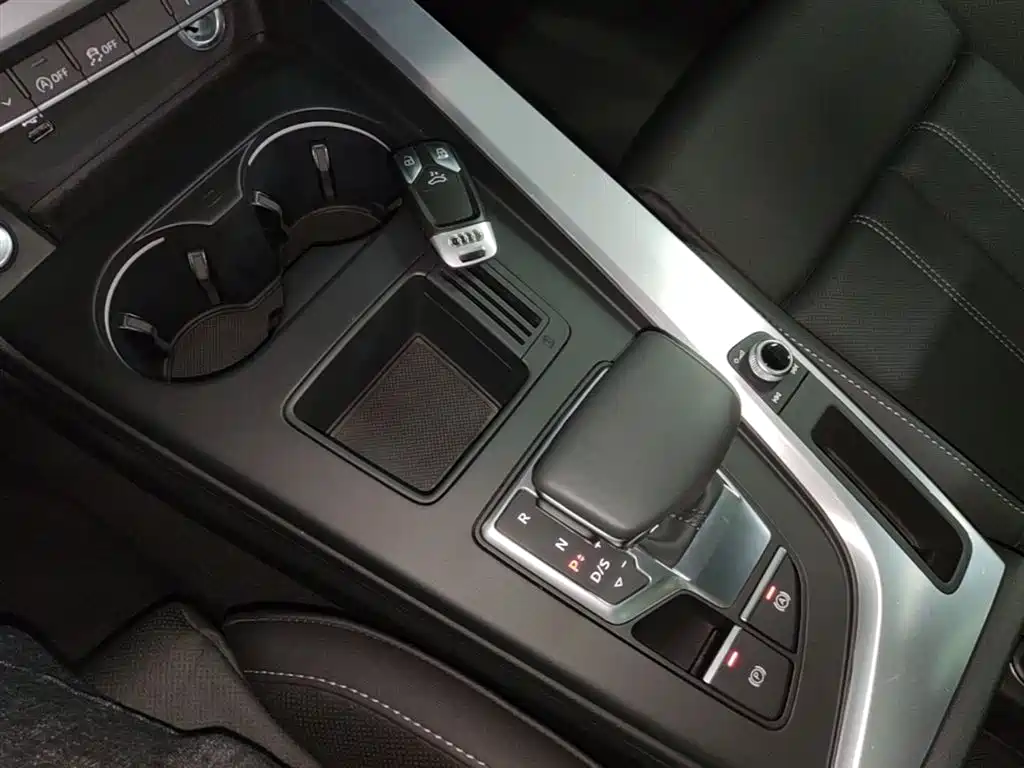 Audi A4L 2021 — фото 14