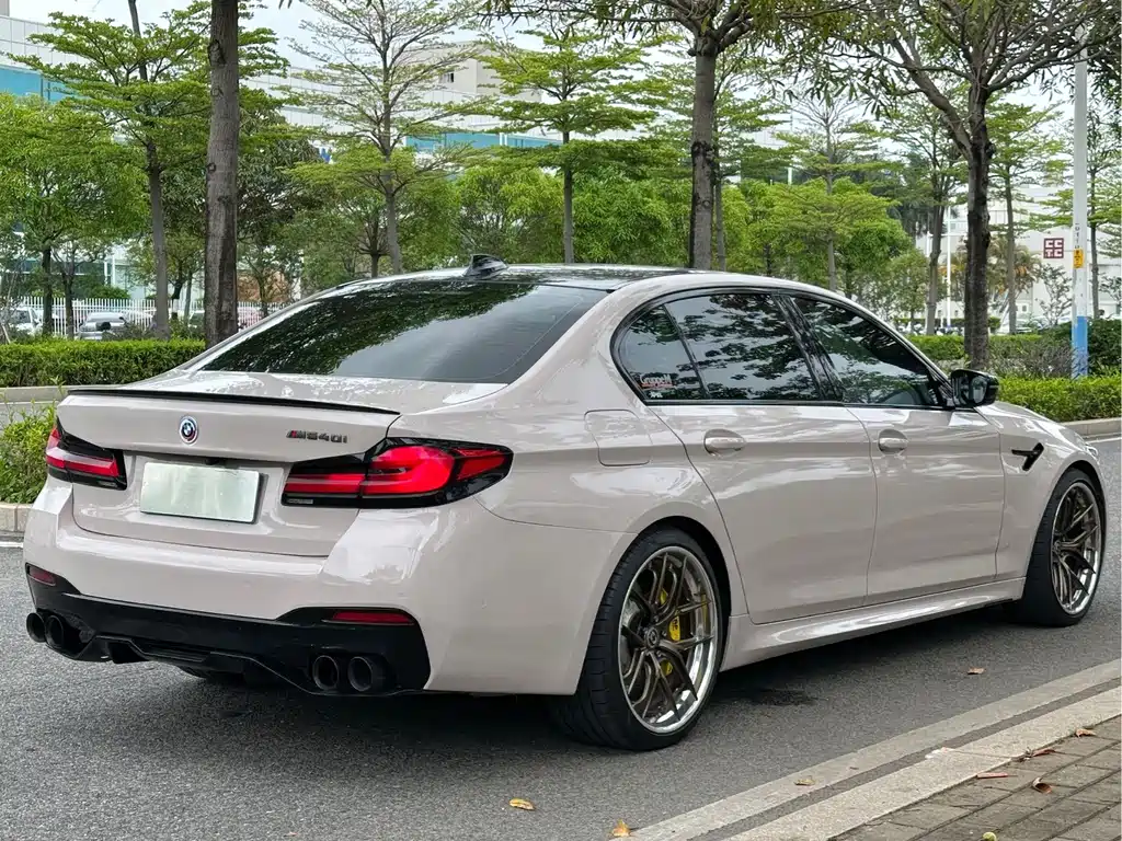 BMW 5 Series 2020 — фото 13