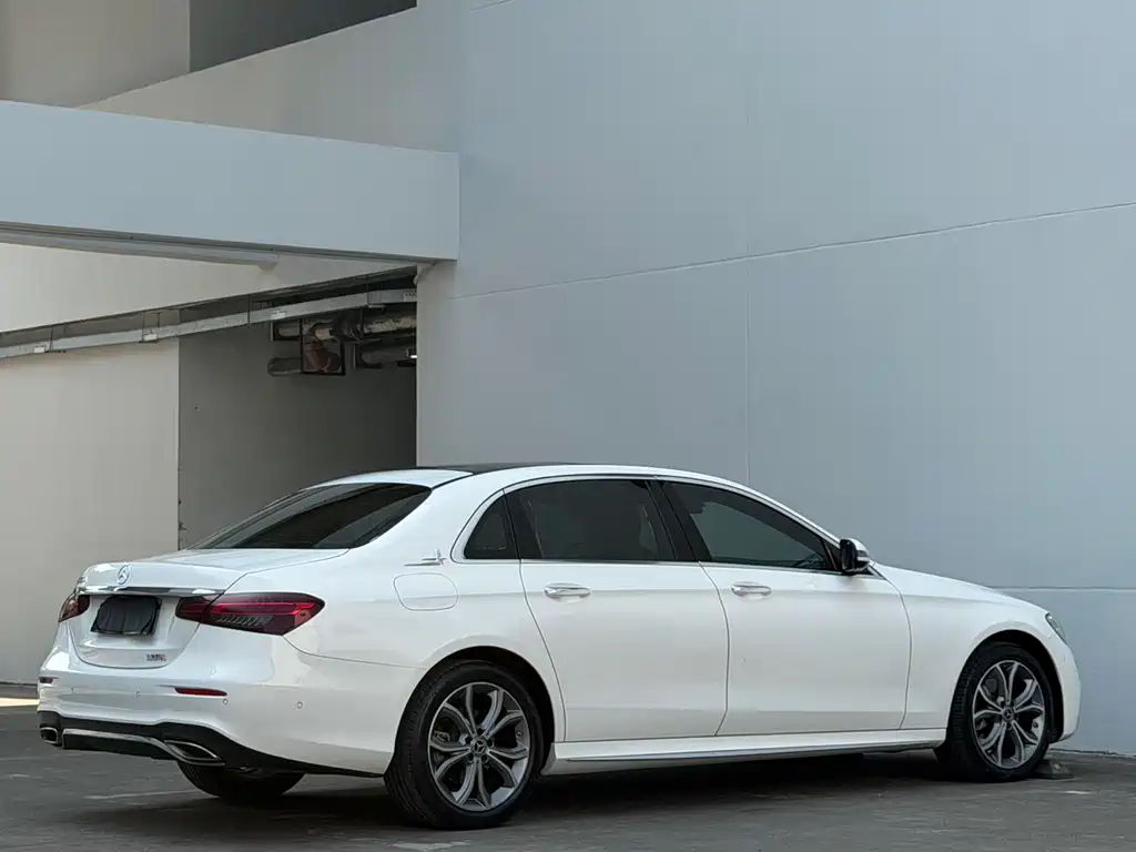 Mercedes-Benz E-Class 2022 — фото 10
