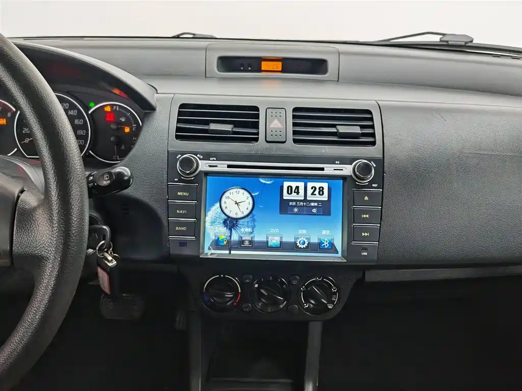Suzuki Swift 2014 — фото 12