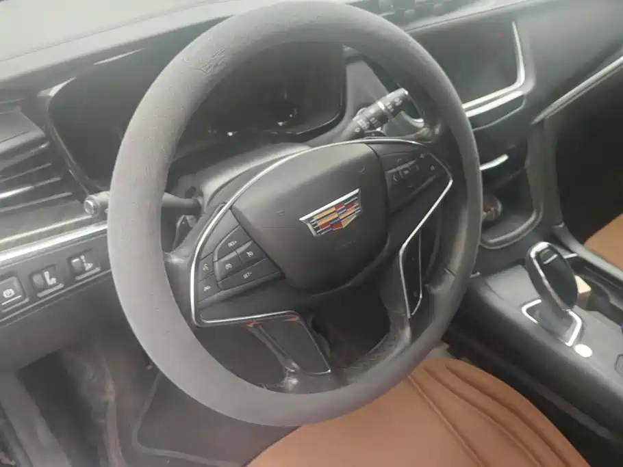 Cadillac XT5 2018 — фото 15