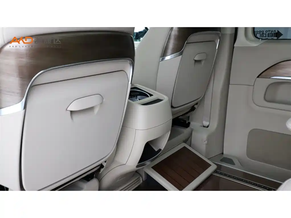 Mercedes-Benz V-Class 2023 — фото 10